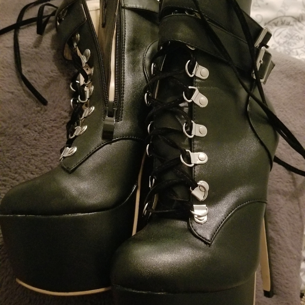 Heels - Picture 7 of 9